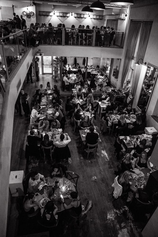 Interni eleganti del ristorante Casa 900 a Roma EUR