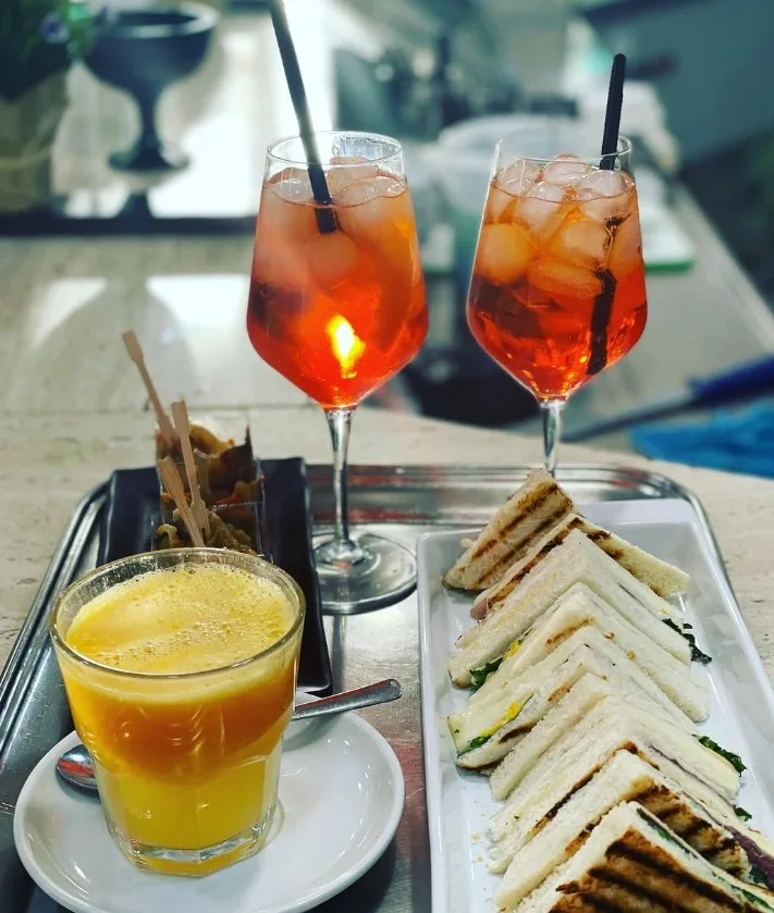 Caffè Vittorini — apericena con spritz e tramezzini