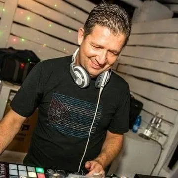 DJ Roberto Nochedecuba